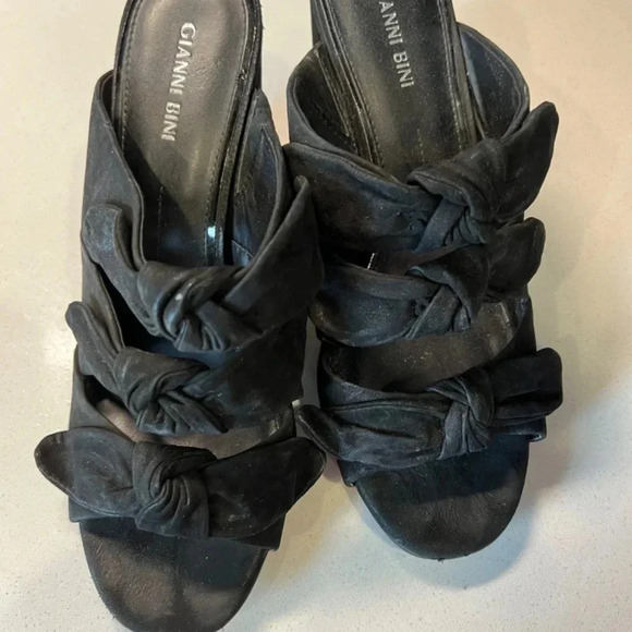 Gianni Bini Suede Heels Size 10 - Picture 4 of 8